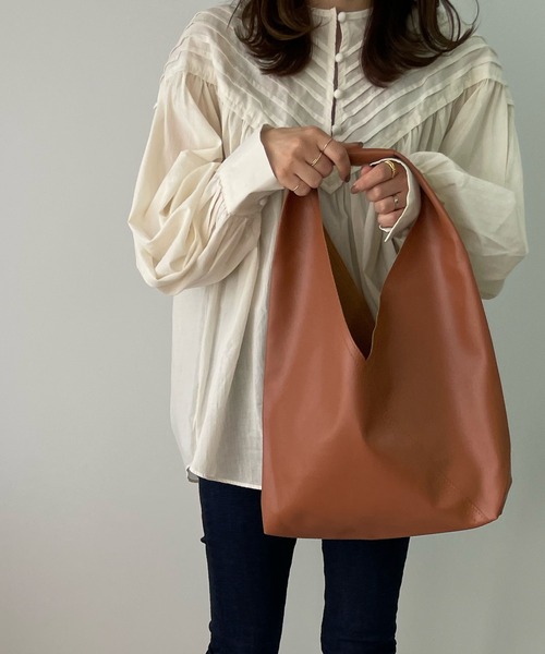 LE MORE（リモア）の「ソフトレザートライアングルトートバッグ（トートバッグ・レディース・ブラック/ブラウン・FREE）」の5枚目の写真