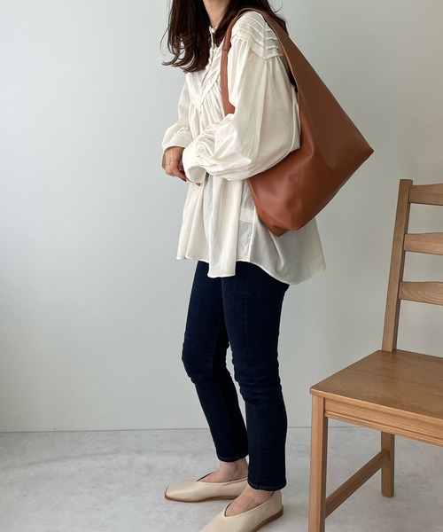 LE MORE（リモア）の「ソフトレザートライアングルトートバッグ（トートバッグ・レディース・ブラック/ブラウン・FREE）」の6枚目の写真