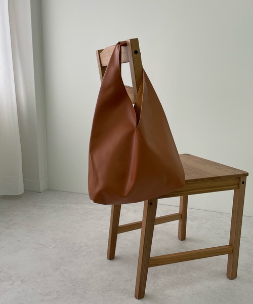 LE MORE（リモア）の「ソフトレザートライアングルトートバッグ（トートバッグ・レディース・ブラック/ブラウン・FREE）」の8枚目の写真