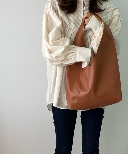 LE MORE（リモア）の「ソフトレザートライアングルトートバッグ（トートバッグ・レディース・ブラック/ブラウン・FREE）」の7枚目の写真