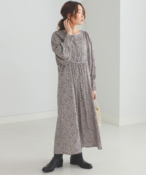 BEAMS HEART（ビームスハート）の「BEAMS HEART / ヨーク切替 花柄ワンピース（ワンピース・レディース・ブラック/サックスブルー・FREE）」の2枚目の写真