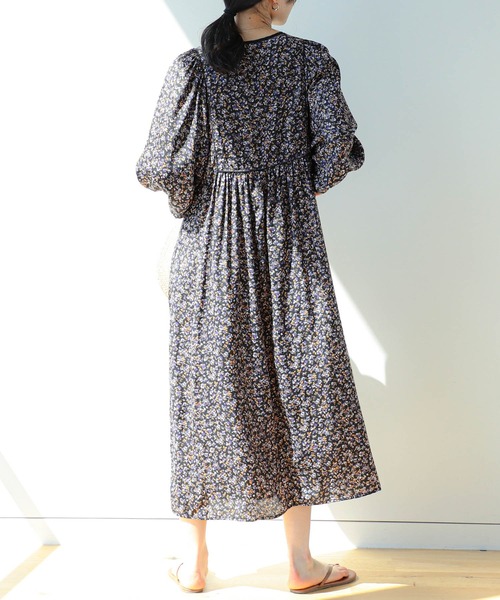 BEAMS HEART（ビームスハート）の「BEAMS HEART / ヨーク切替 花柄ワンピース（ワンピース・レディース・ブラック/サックスブルー・FREE）」の15枚目の写真