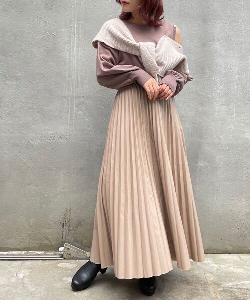 MAJESTIC LEGON（マジェスティックレゴン）の「フェイクレザープリーツスカート（スカート・レディース・ベージュ/アイボリー/ブラック・MEDIUM）」の12枚目の写真