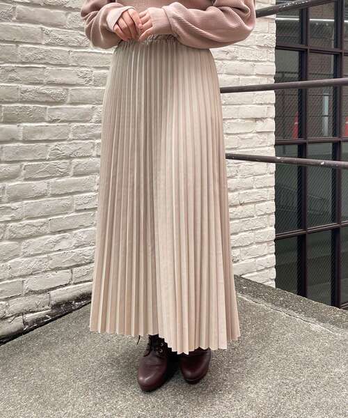 MAJESTIC LEGON（マジェスティックレゴン）の「フェイクレザープリーツスカート（スカート・レディース・ベージュ/アイボリー/ブラック・MEDIUM）」の20枚目の写真