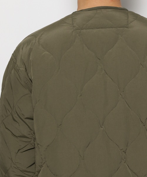 ORCIVAL（オーシバル）の「【ORCIVAL(オーシバル)】キルトダウン ノーカラージャケット（ブルゾン・メンズ・オリーブ・MEDIUM/LARGE）」の4枚目の写真