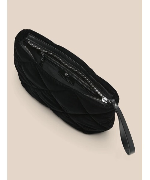 Banana Republic（バナナリパブリック）の「キルティッド ベルベット クラッチ（クラッチバッグ・レディース・ブラック/グリーン・ONE SIZE）」の4枚目の写真