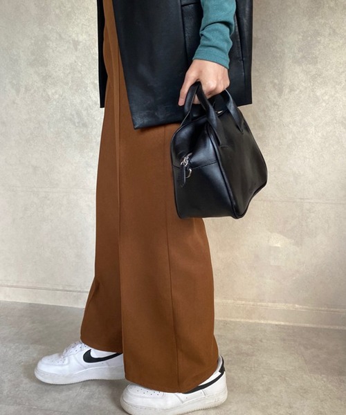ECRIRE（エクリール）の「【miho.a.nicoコラボ】ストレートワイドパンツ（スラックス・レディース・ブラック/ベージュ/ブラウン/グレー・M/L）」の15枚目の写真