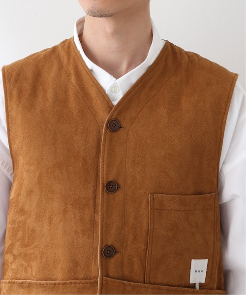 JOURNAL STANDARD relume SELECT（ジャーナルスタンダードレリュームセレクト）の「【迷迭香/マンネンロウ】VEGAN SUEDE Hervest ベスト（ベスト・メンズ・ブラック/キャメル・2/3）」の6枚目の写真