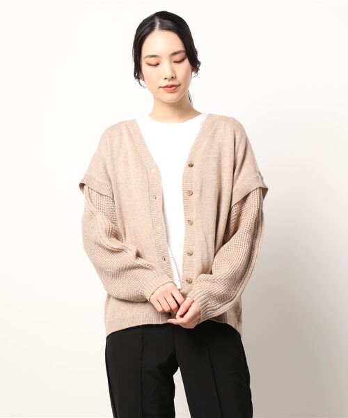 Samansa Mos2（サマンサ モスモス）の「袖切替Vネックカーディガン（カーディガン/ボレロ・レディース・ベージュ/ブルー/グリーン/キナリ・ﾌﾘ-）」の2枚目の写真