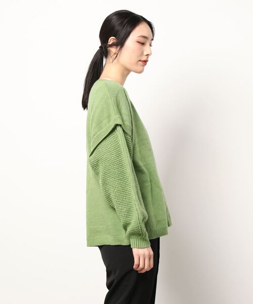 Samansa Mos2（サマンサ モスモス）の「袖切替Vネックカーディガン（カーディガン/ボレロ・レディース・ベージュ/ブルー/グリーン/キナリ・ﾌﾘ-）」の6枚目の写真