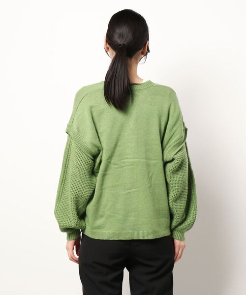 Samansa Mos2（サマンサ モスモス）の「袖切替Vネックカーディガン（カーディガン/ボレロ・レディース・ベージュ/ブルー/グリーン/キナリ・ﾌﾘ-）」の5枚目の写真