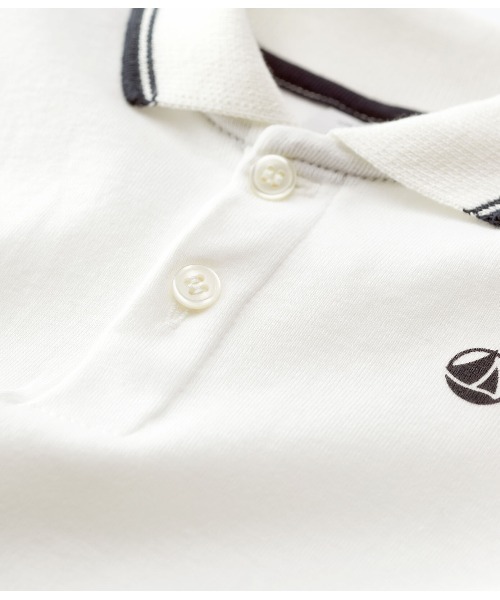 PETIT BATEAU（プチバトー）の「ポロ衿ショートロンパース（ロンパース・キッズ・オフホワイト・6MONTH/18MONTH/12MONTH/24MONTH）」の3枚目の写真