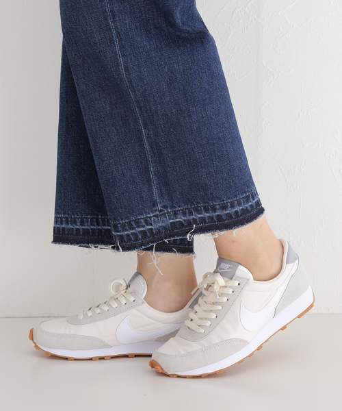 NIKE（ナイキ）の「■■【NIKE/ナイキ】ウィメンズデイブレイク：スニーカー（スニーカー・レディース・ホワイト・24cm/24.5cm/22.5cm/25cm/23.5cm/23cm）」の6枚目の写真