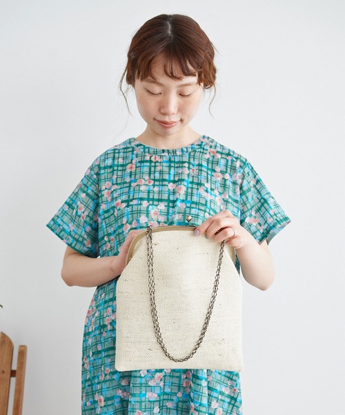 chambre de charme(シャンブルドゥシャーム)の「cdc あみあみがま口 バッグ(ハンドバッグ・レディース・ホワイト/グリーン・FREE)」の4枚目の写真