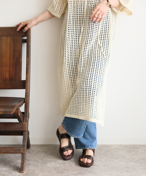 LE TALON(ルタロン)の「3cmTストラッププラットサンダル(サンダル・レディース・ブラウン/グレー/ピンク・MEDIUM/LARGE/SMALL/X-LARGE)」の5枚目の写真