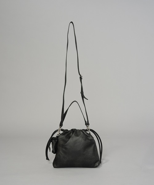 MAISON SPECIAL(メゾンスペシャル)の「《UNISEX》2WAY Drawstring Leather Shoulder Bag With Drawstring Charm/巾着チャーム付きレザー巾着2WAYショルダーバッグ【MAISON SPECIAL/メゾンスペシャル】(ショルダーバッグ・メンズ・ホワイト/ブラック/レッド/シルバー/ゴールド/オレンジ/ブルー/グリーン/グレイッシュベージュ/パープル/ターコイズブルー/ダークグリーン/オフホワイト/その他1/ダークブラック・FREE)」の18枚目の写真