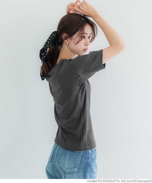 coca(coca)(コカ)の「ガーゼ天竺ゆるUネックT(Tシャツ/カットソー・レディース・ホワイト/チャコールグレー/ブラック・S/M/L)」の16枚目の写真