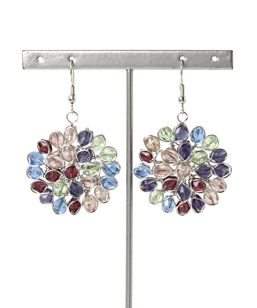 チャイハネ(チャイハネ)の「【チャイハネ】ガラスビーズフラワーピアス(ピアス(両耳用)・レディース・ブルー/レインボー/カラフル/レッド/グリーン/ミント/パープル/ライトピンク/オレンジ/ライトブルー/オレンジ系その他/マルチ・FREE)」の6枚目の写真