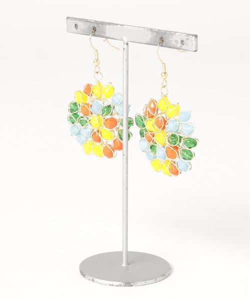 チャイハネ(チャイハネ)の「【チャイハネ】ガラスビーズフラワーピアス(ピアス(両耳用)・レディース・ブルー/レインボー/カラフル/レッド/グリーン/ミント/パープル/ライトピンク/オレンジ/ライトブルー/オレンジ系その他/マルチ・FREE)」の9枚目の写真