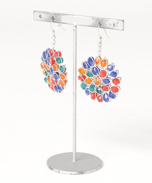 チャイハネ(チャイハネ)の「【チャイハネ】ガラスビーズフラワーピアス(ピアス(両耳用)・レディース・ブルー/レインボー/カラフル/レッド/グリーン/ミント/パープル/ライトピンク/オレンジ/ライトブルー/オレンジ系その他/マルチ・FREE)」の10枚目の写真