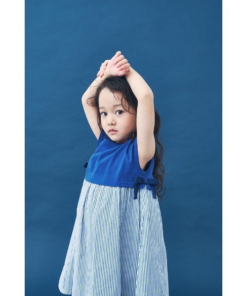 maarook（マルーク）の「コードレーンストライプワンピース（ワンピース・キッズ・ブルー・110cm/100cm/120cm/130cm/90cm）」の2枚目の写真