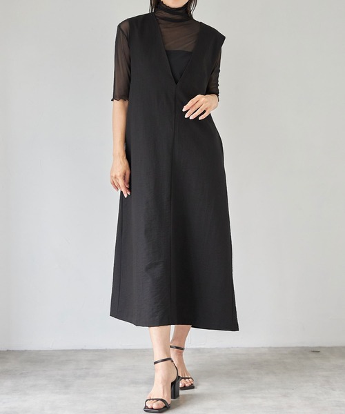 each（イーチ）の「バックVオープンリネンタッチジャンパースカート（ジャンパースカート・レディース・ブラック/ベージュ・FREE）」の2枚目の写真