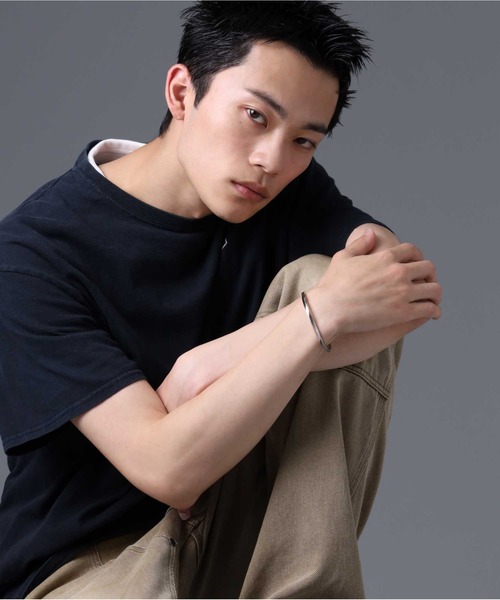 LION HEART（ライオンハート）の「【限定展開】“LH-1”ツイストエッジバングル/サージカルステンレス（金属アレルギー対応）【LION HEART / ライオンハート】（バングル/リストバンド・メンズ・シルバー・ONE SIZE）」の9枚目の写真