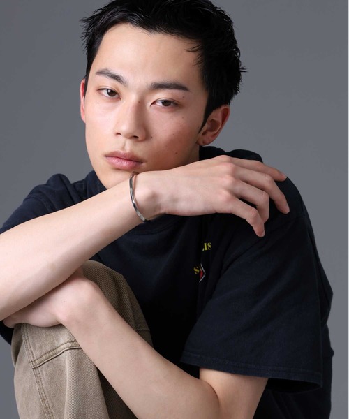 LION HEART（ライオンハート）の「【限定展開】“LH-1”ツイストエッジバングル/サージカルステンレス（金属アレルギー対応）【LION HEART / ライオンハート】（バングル/リストバンド・メンズ・シルバー・ONE SIZE）」の11枚目の写真