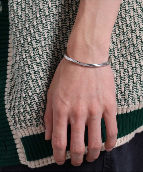 LION HEART（ライオンハート）の「【限定展開】“LH-1”ツイストエッジバングル/サージカルステンレス（金属アレルギー対応）【LION HEART / ライオンハート】（バングル/リストバンド・メンズ・シルバー・ONE SIZE）」の14枚目の写真