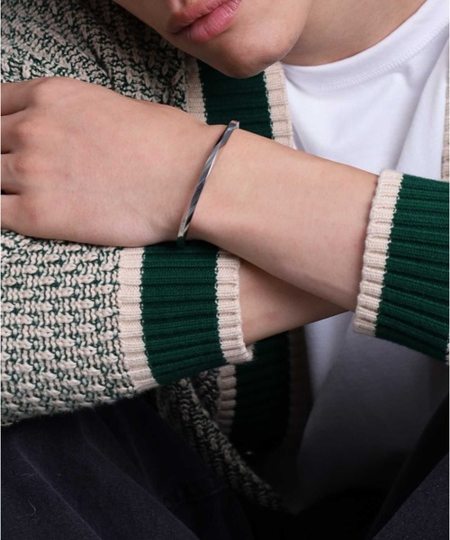 LION HEART（ライオンハート）の「【限定展開】“LH-1”ツイストエッジバングル/サージカルステンレス（金属アレルギー対応）【LION HEART / ライオンハート】（バングル/リストバンド・メンズ・シルバー・ONE SIZE）」の18枚目の写真