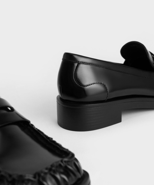 CHARLES & KEITH（チャールズ & キース）の「ルーシュド スクエアトゥローファー（ローファー・レディース・ブラック/イエロー/マルーン・22.5cm/24.5cm/23cm/25.5cm/25cm/23.5cm）」の5枚目の写真