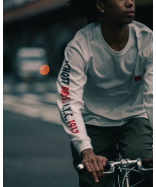schott(ショット)の「Schott/ショット/xManhattan Portage/マンハッタンポーテージ/SKYLINE LONGSLEEVE T-SHIRT/スカイライン ロンT(Tシャツ/カットソー・メンズ・ホワイト/ブラック・M/L/XL)」の12枚目の写真