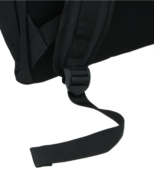 INDISPENSABLE （インディスペンサブル）の「【INDISPENSABLE】IDP.Backpack ROLLS              （バックパック/リュック・メンズ・ブラック・ONE SIZE）」の15枚目の写真