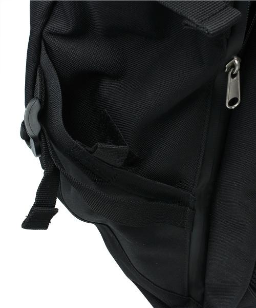 INDISPENSABLE （インディスペンサブル）の「【INDISPENSABLE】IDP.Backpack ROLLS              （バックパック/リュック・メンズ・ブラック・ONE SIZE）」の17枚目の写真