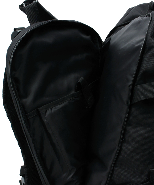 INDISPENSABLE （インディスペンサブル）の「【INDISPENSABLE】IDP.Backpack ROLLS              （バックパック/リュック・メンズ・ブラック・ONE SIZE）」の18枚目の写真