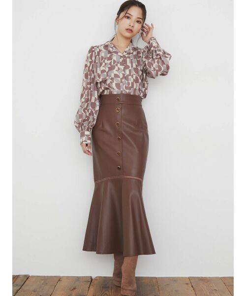 RESEXXY（リゼクシー）の「フロントボタンフェイクレザーマーメイドスカート（スカート・レディース・ブラック/ベージュ/ブラウン・FREE）」の5枚目の写真