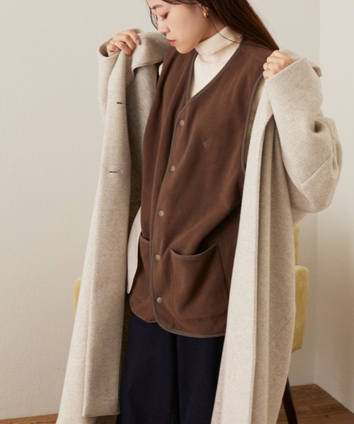 GUNZE（グンゼ）の「【GUNZE×TYPY】エアリーフリースノーカラーベスト（ベスト・メンズ・ネイビー/ブラウン/ブラック/グレー/アイボリー・S/M/L/XL）」の4枚目の写真