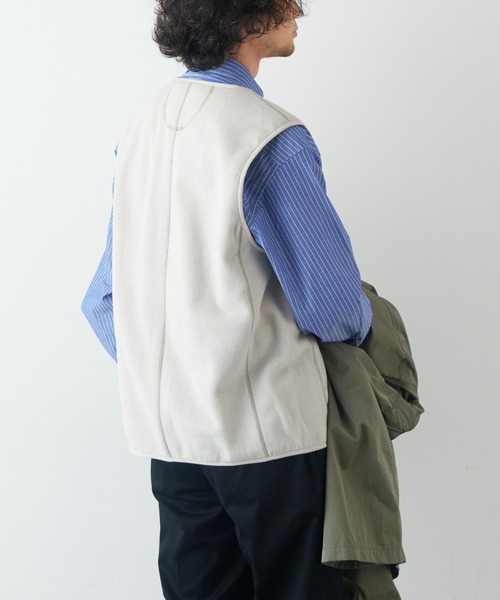 GUNZE（グンゼ）の「【GUNZE×TYPY】エアリーフリースノーカラーベスト（ベスト・メンズ・ネイビー/ブラウン/ブラック/グレー/アイボリー・S/M/L/XL）」の21枚目の写真