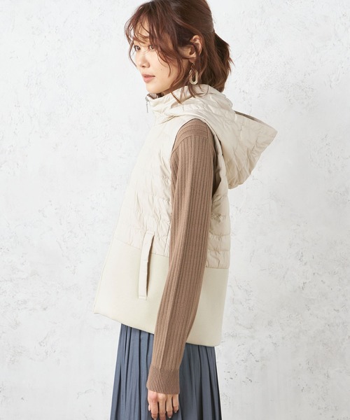 Petit Honfleur（プチオンフルール）の「ハイブリッド切り替えダウンベスト（ダウンベスト・レディース・アイボリー/ブラック・9号/11号/13号）」の14枚目の写真