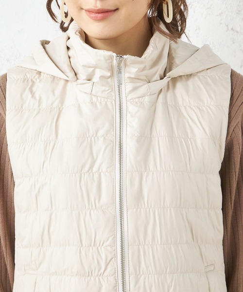 Petit Honfleur（プチオンフルール）の「ハイブリッド切り替えダウンベスト（ダウンベスト・レディース・アイボリー/ブラック・9号/11号/13号）」の8枚目の写真