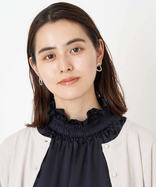 a.v.v(アーヴェヴェ)の「アシメモチーフピアス(ピアス(両耳用)・レディース・シルバー/ゴールド・38)」の5枚目の写真