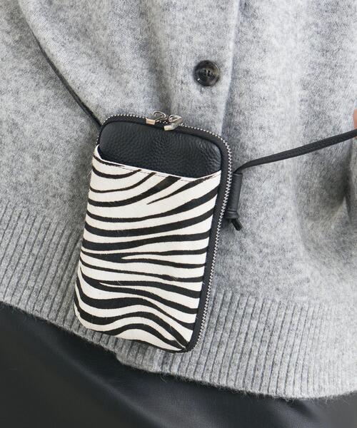 BEAUTY&YOUTH UNITED ARROWS（ビューティーアンドユースユナイテッドアローズ）の「ヘアオンレザー ジップスリム ウォレットショルダー（財布・レディース・ブラック/ブラウン・FREE）」の4枚目の写真