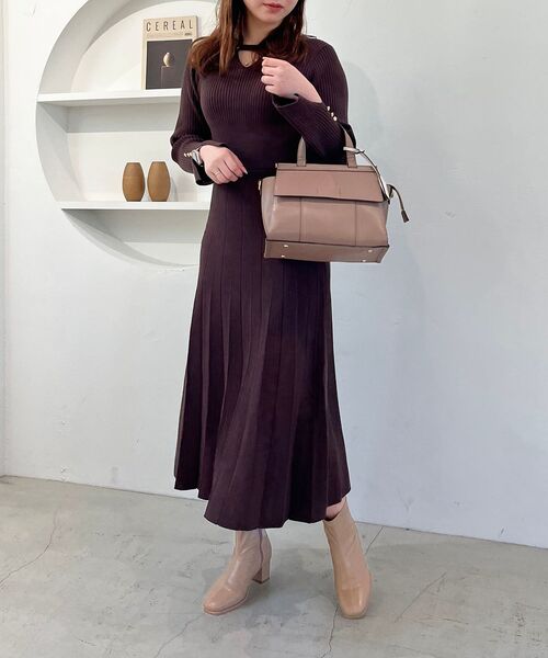 MAJESTIC LEGON（マジェスティックレゴン）の「フロントボタンニットワンピース（ワンピース・レディース・ブラック/ブラウン/アイボリー・MEDIUM）」の3枚目の写真