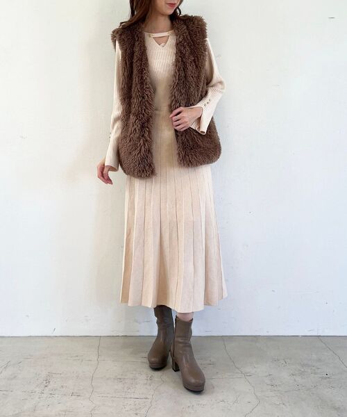 MAJESTIC LEGON（マジェスティックレゴン）の「フロントボタンニットワンピース（ワンピース・レディース・ブラック/ブラウン/アイボリー・MEDIUM）」の6枚目の写真