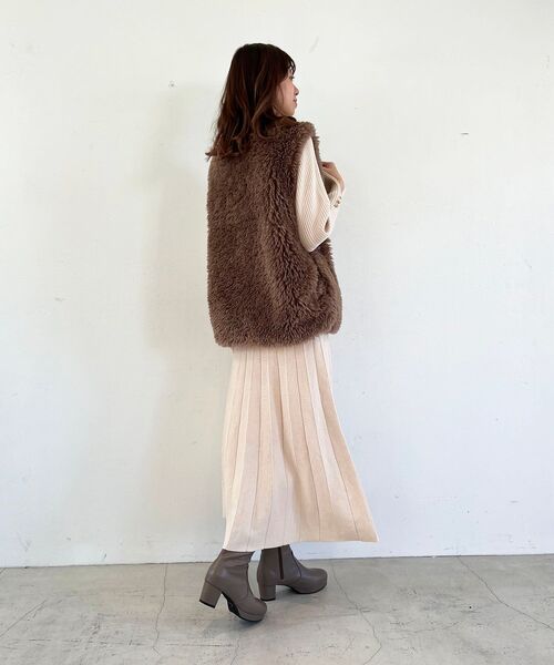 MAJESTIC LEGON（マジェスティックレゴン）の「フロントボタンニットワンピース（ワンピース・レディース・ブラック/ブラウン/アイボリー・MEDIUM）」の14枚目の写真