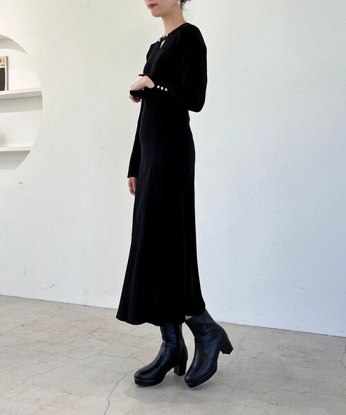 MAJESTIC LEGON（マジェスティックレゴン）の「フロントボタンニットワンピース（ワンピース・レディース・ブラック/ブラウン/アイボリー・MEDIUM）」の15枚目の写真