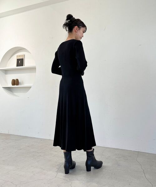 MAJESTIC LEGON（マジェスティックレゴン）の「フロントボタンニットワンピース（ワンピース・レディース・ブラック/ブラウン/アイボリー・MEDIUM）」の17枚目の写真