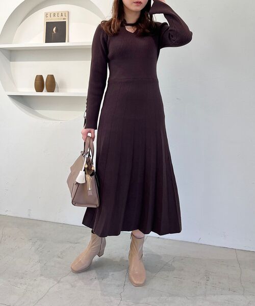 MAJESTIC LEGON（マジェスティックレゴン）の「フロントボタンニットワンピース（ワンピース・レディース・ブラック/ブラウン/アイボリー・MEDIUM）」の9枚目の写真