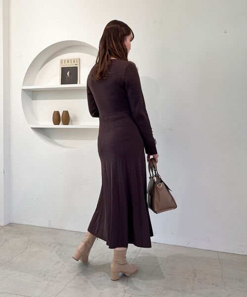 MAJESTIC LEGON（マジェスティックレゴン）の「フロントボタンニットワンピース（ワンピース・レディース・ブラック/ブラウン/アイボリー・MEDIUM）」の11枚目の写真