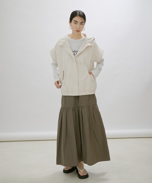 SALON adam et rope'（サロン アダム エ ロペ）の「【WEB・一部直営店舗限定】[手洗い・袖取り外し可能]マルチウェイマウンテンパーカー/ベスト（マウンテンパーカー・レディース・ベージュ/ブラック/グレー系その他・FREE）」の17枚目の写真